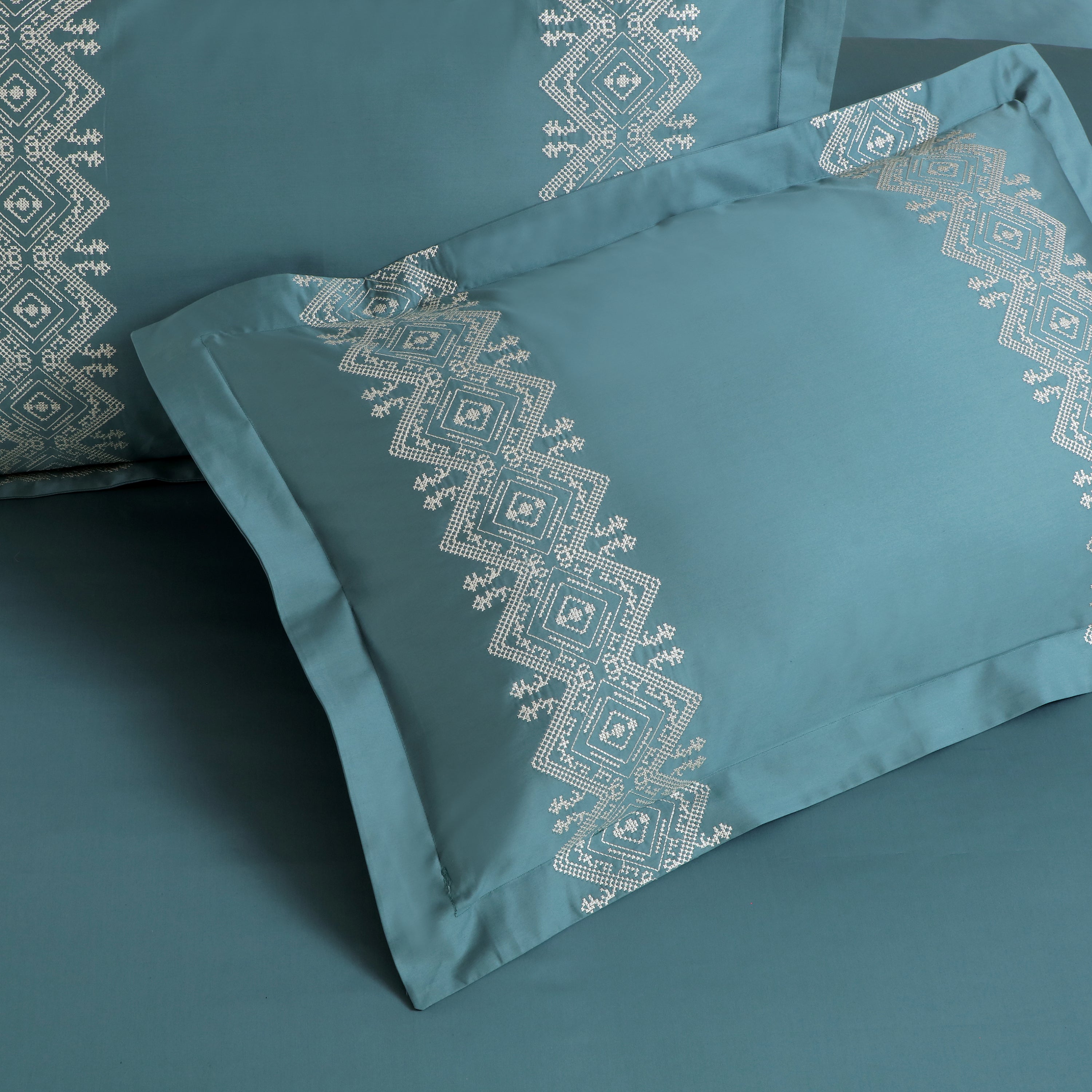 Malako Luxe Collection: 550 TC Teal Green Premium Embroidered Bedding