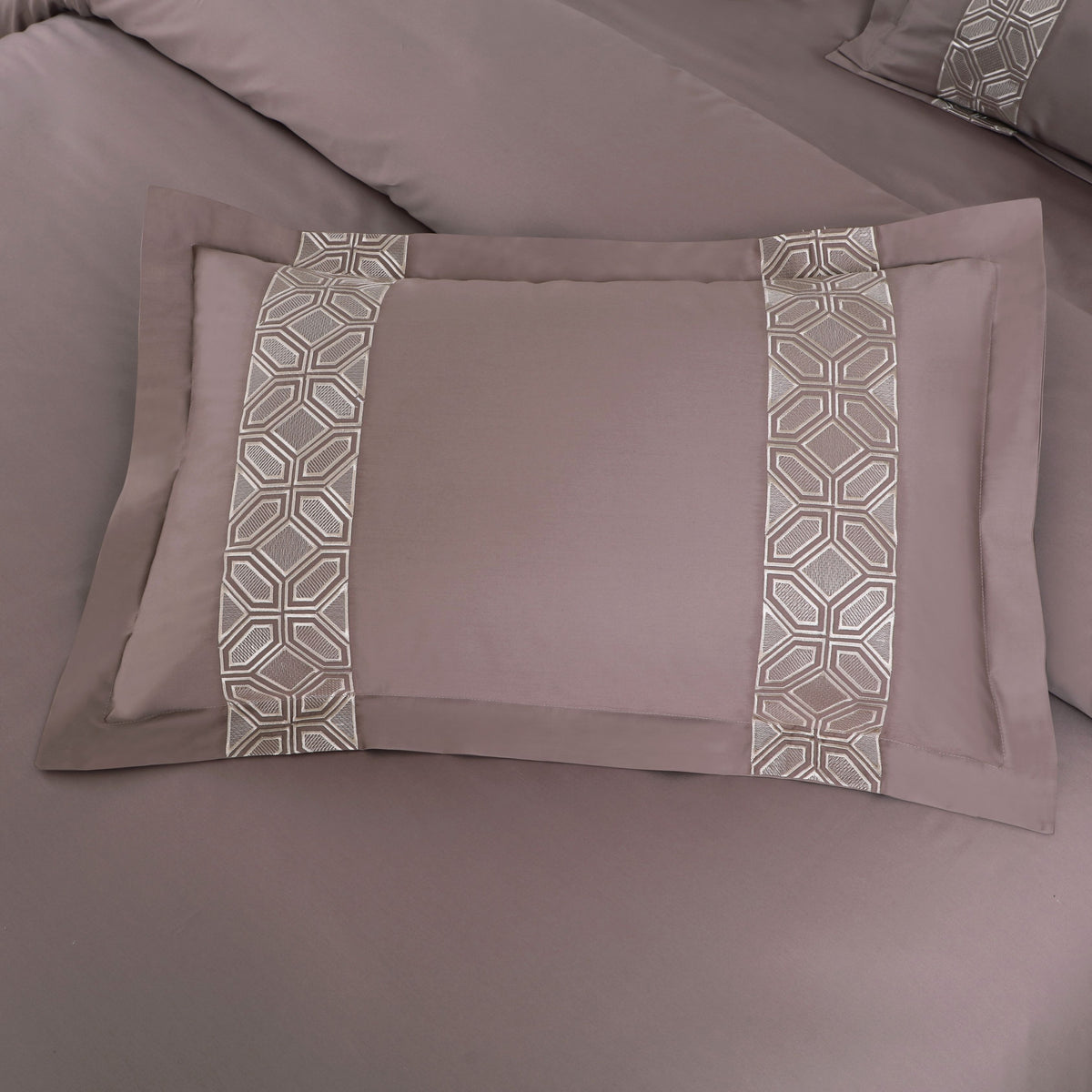 Malako Luxe Stitch & Dream: 550 TC Wine/Mauve Premium Embroidered Bedding