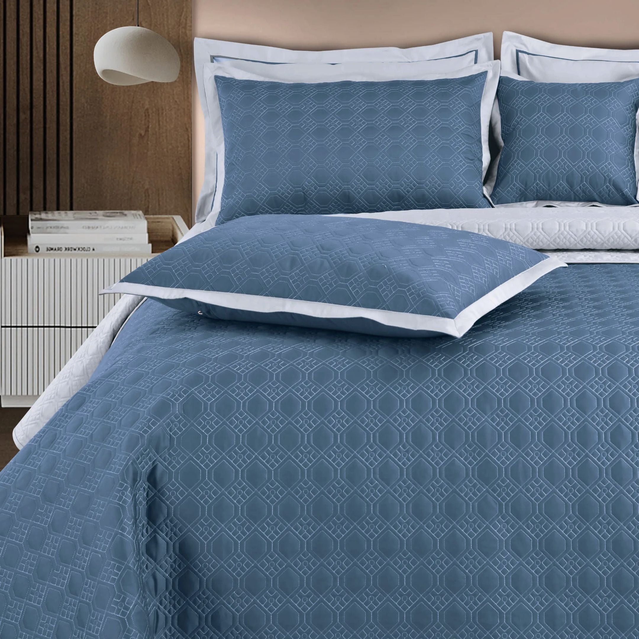 Malako Luxe 550 TC 100% Cotton Blue & Silver Grey Solid King Size Reversible Bedspread Set