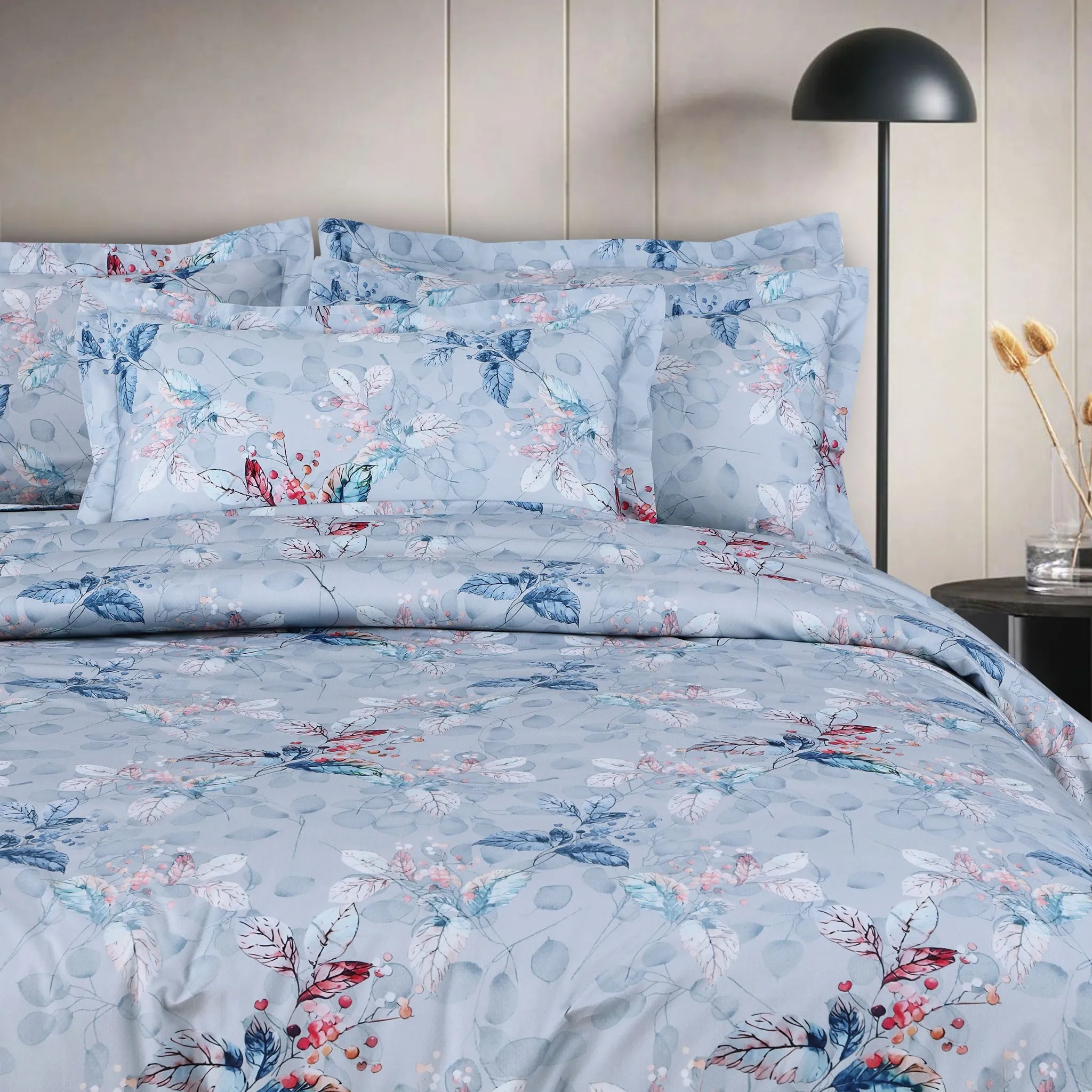 Blue floral cotton king size bedsheet and quilted comforter