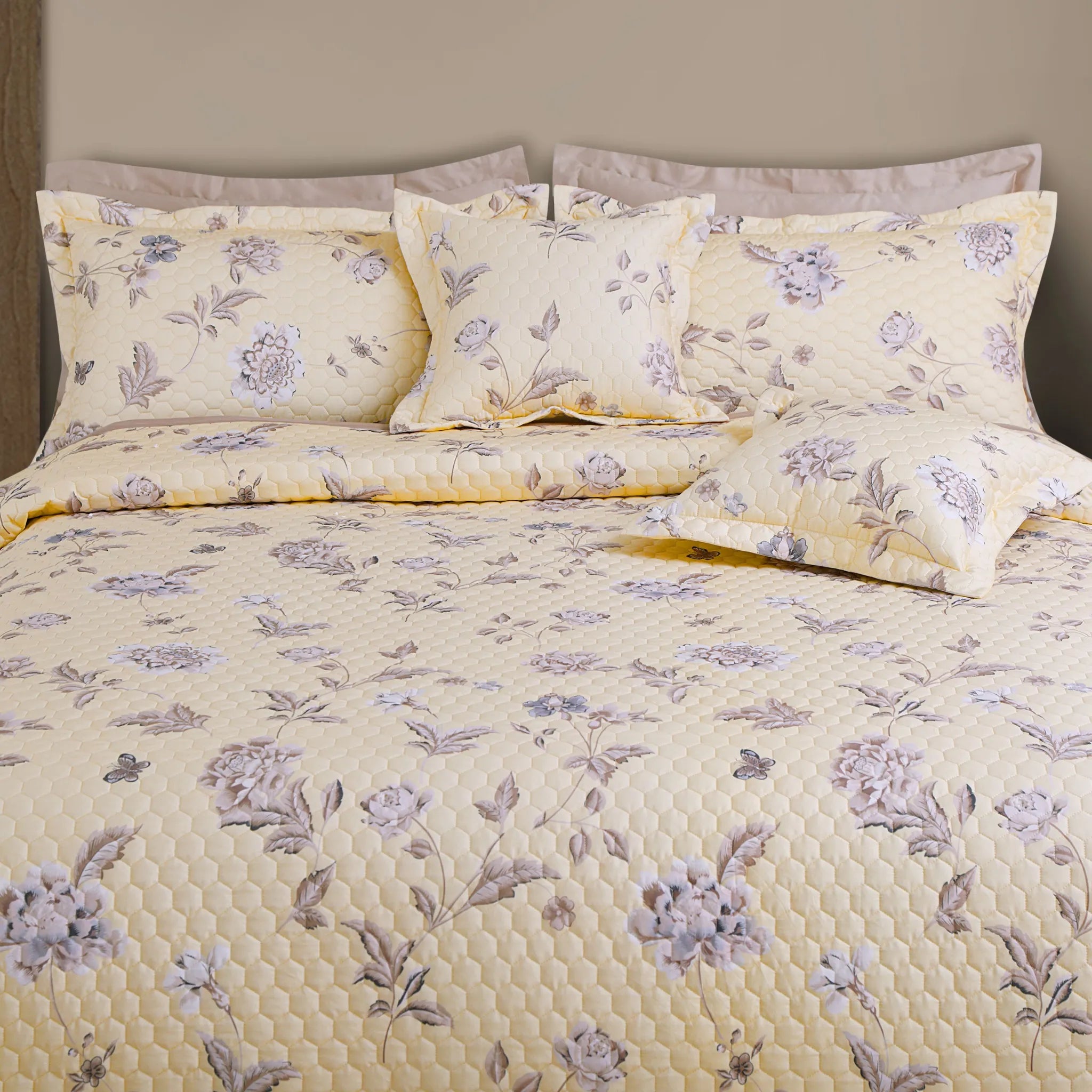 Cotton quilted bedcover with pillow and cushion covers – yellow