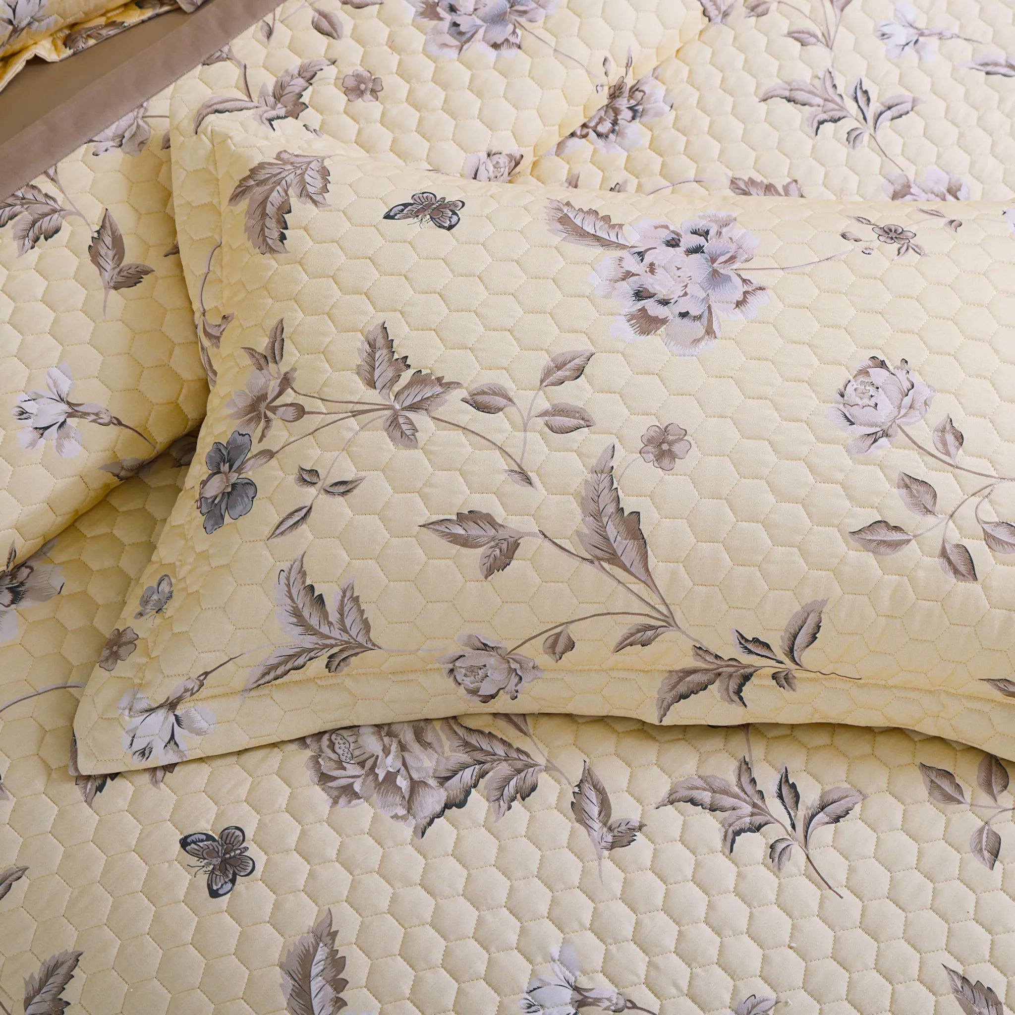 Lightweight breathable yellow cotton quilted bedspread