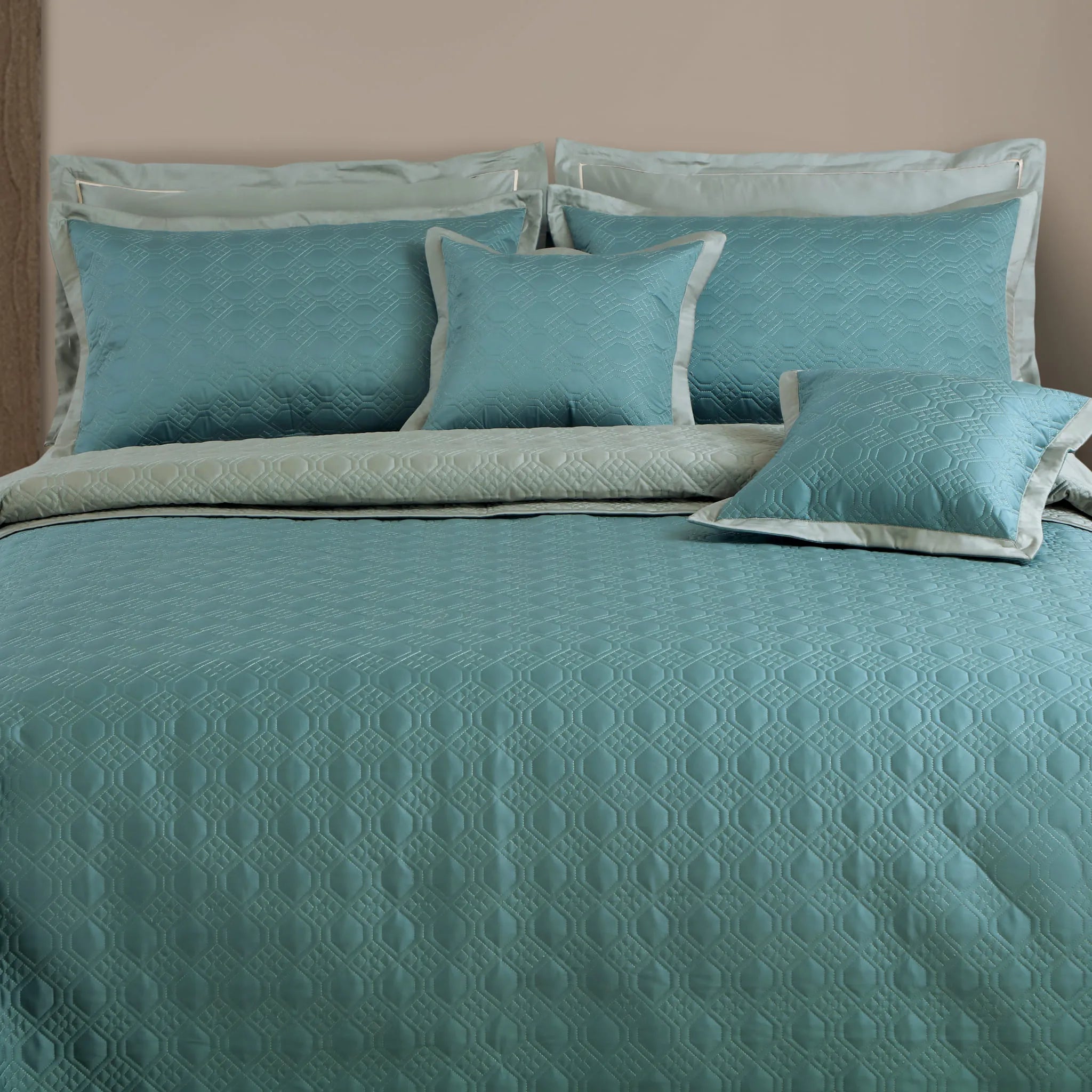 Malako Luxe 550 TC 100% Cotton Teal & Olive Green Solid King Size Reversible Bedspread Set