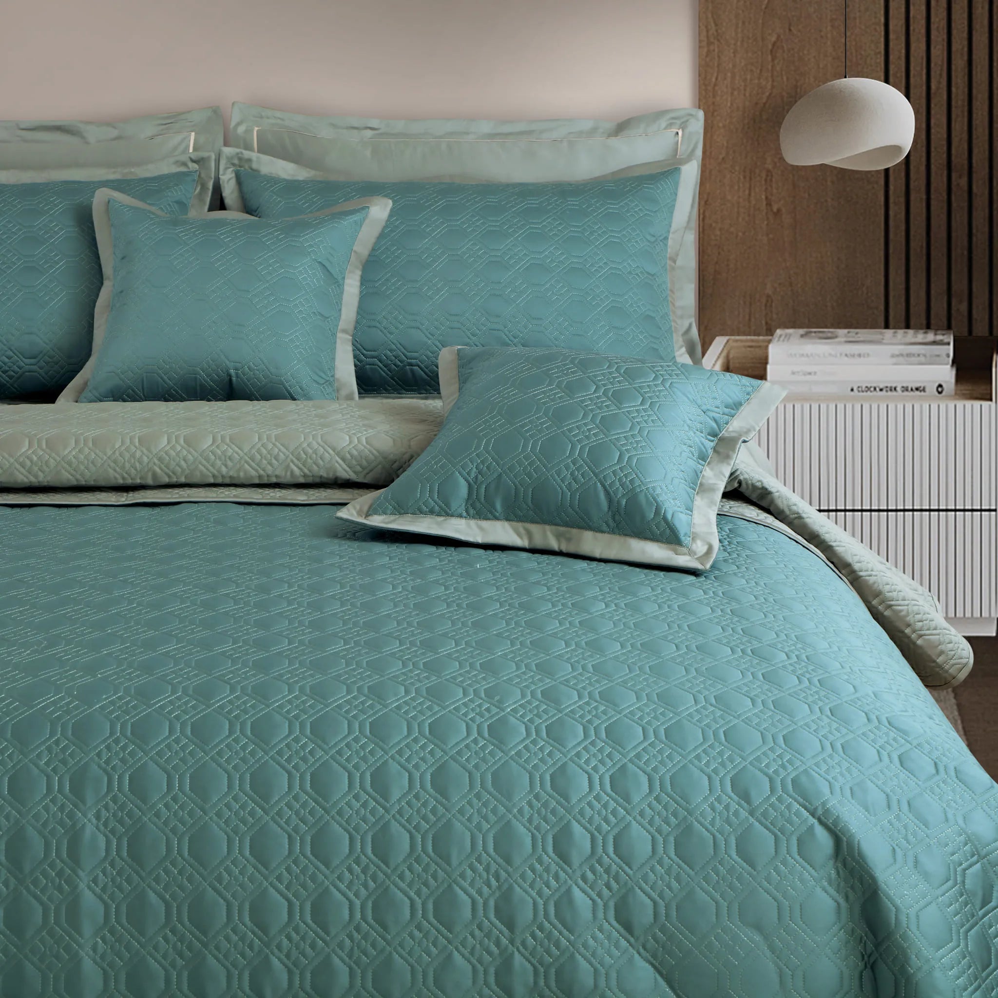 Malako Luxe 550 TC 100% Cotton Teal & Olive Green Solid King Size Reversible Bedspread Set