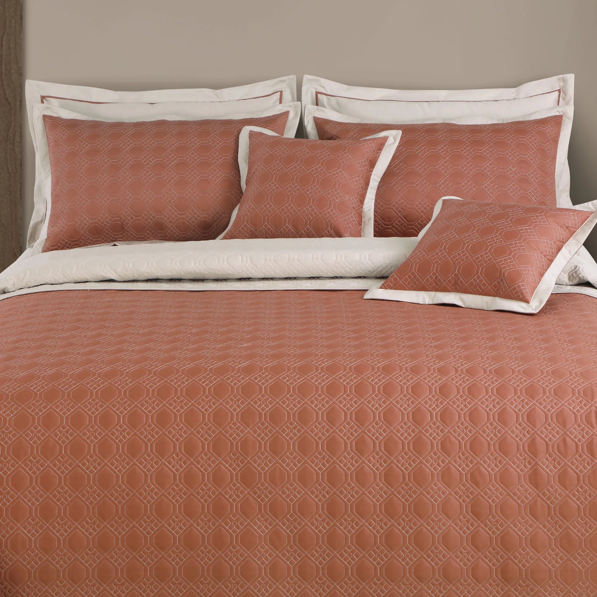 Malako Luxe 550 TC 100% Cotton Cedar & Beige Solid King Size Reversible Bedspread Set