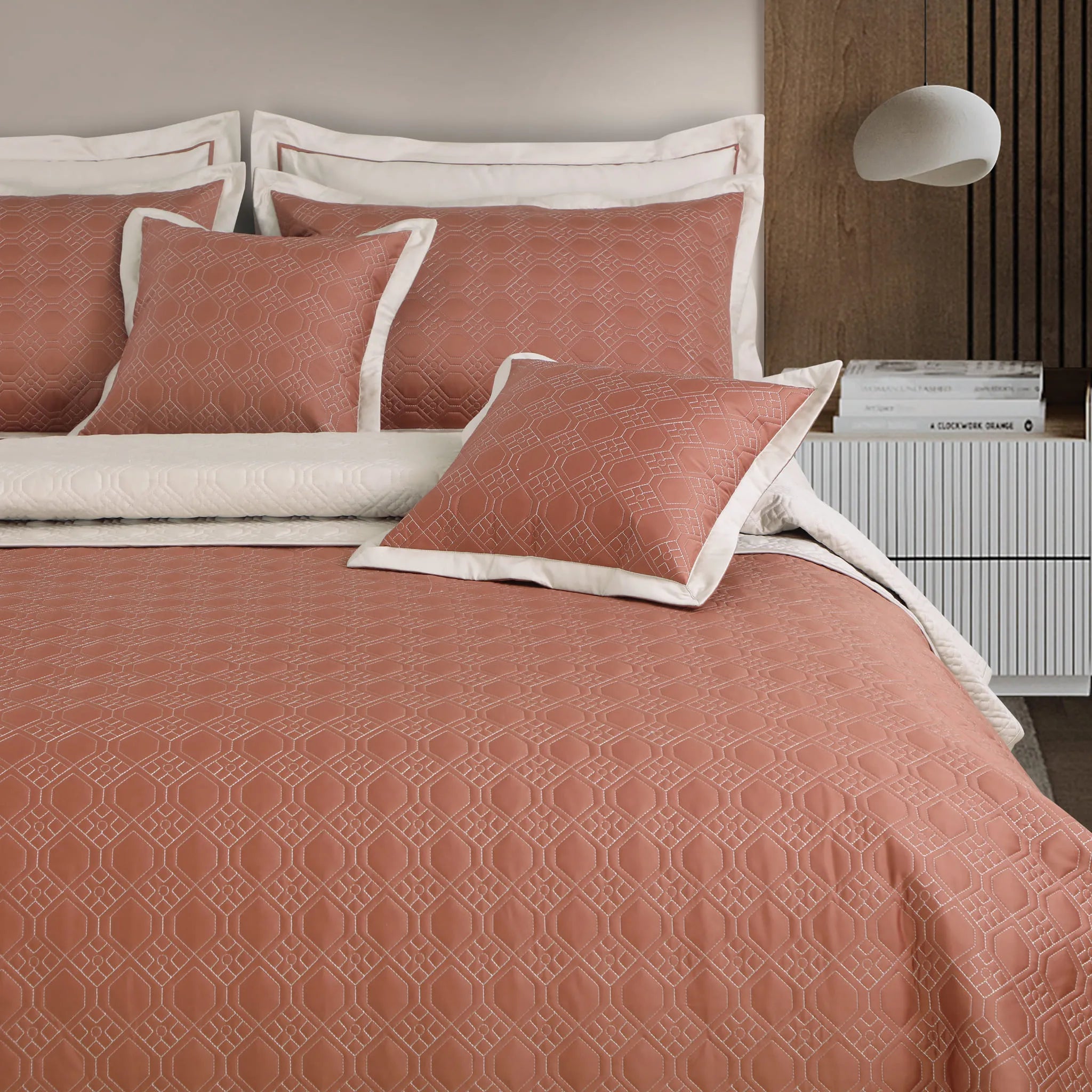 Malako Luxe 550 TC 100% Cotton Cedar & Beige Solid King Size Reversible Bedspread Set