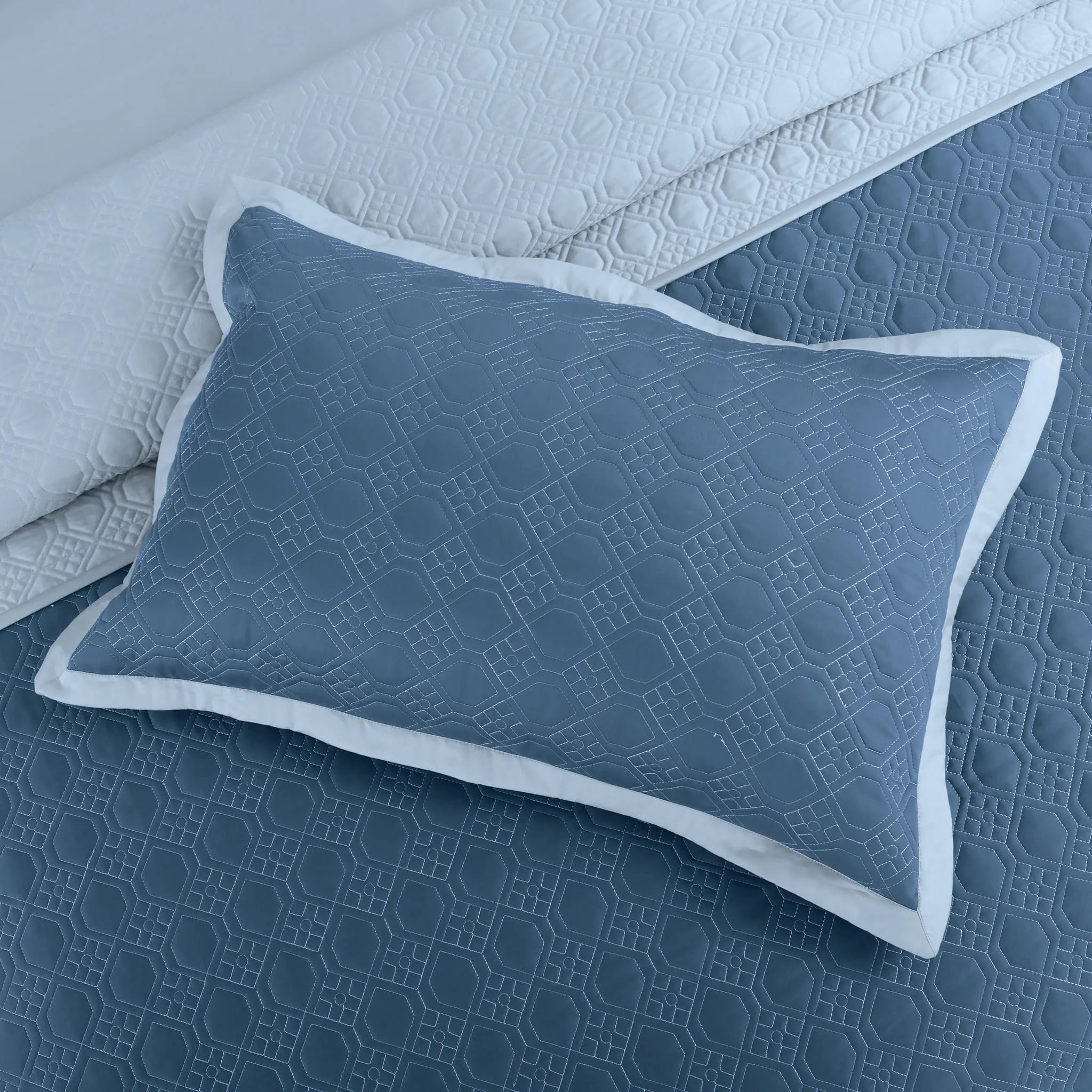 Malako Luxe 550 TC 100% Cotton Blue & Pigeon Blue Solid King Size Reversible Bedspread Set