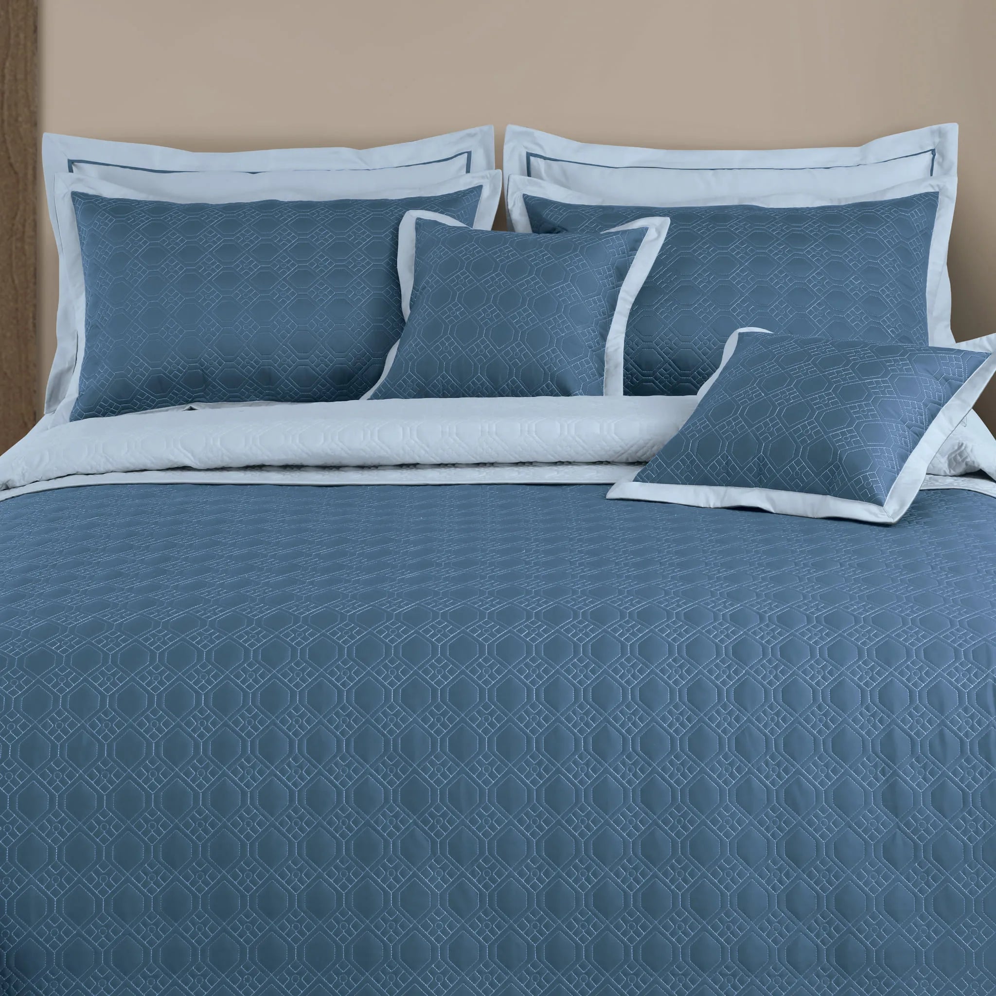 Malako Luxe 550 TC 100% Cotton Blue & Pigeon Blue Solid King Size Reversible Bedspread Set