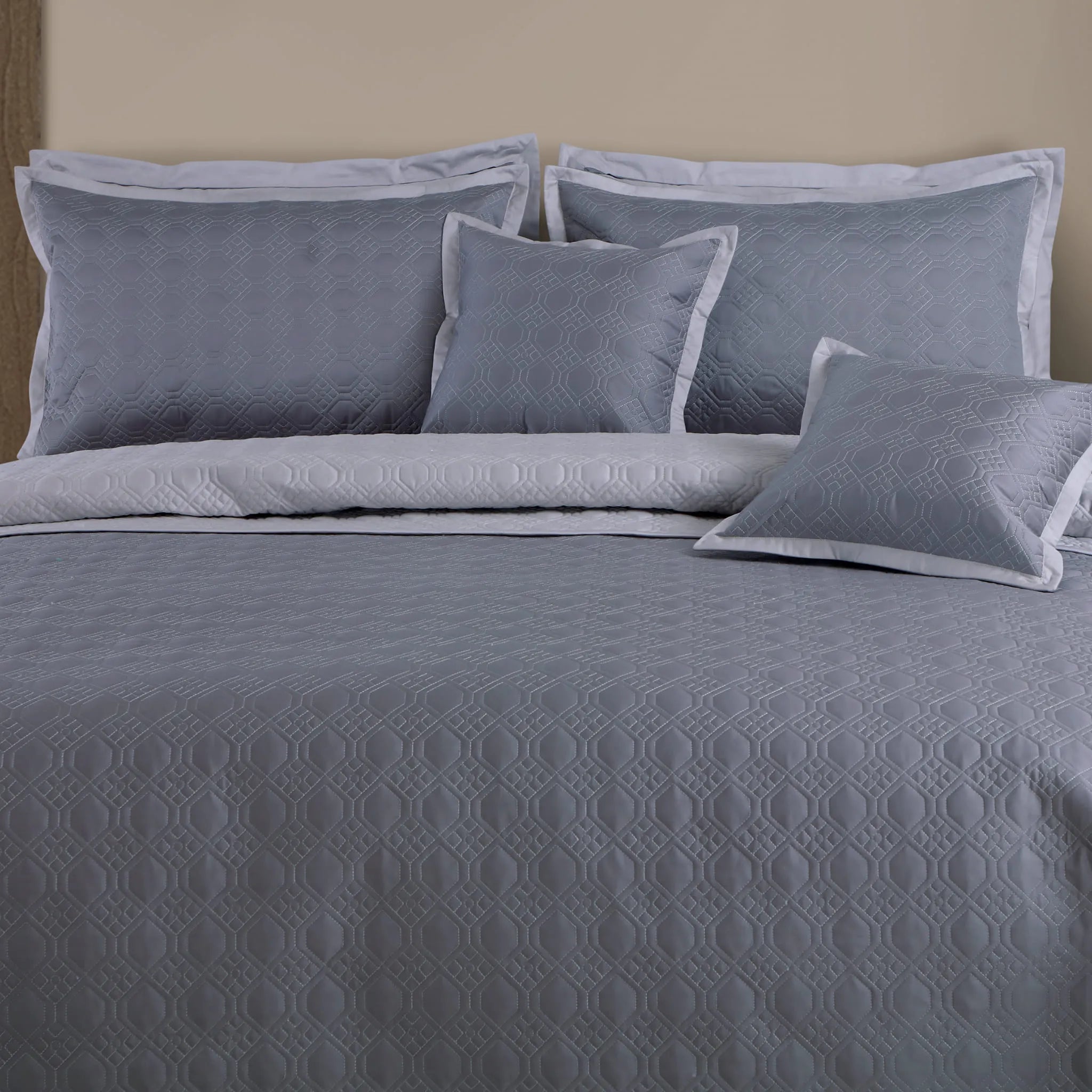 Malako Luxe 550 TC 100% Cotton Grey & Silver Grey Solid King Size Reversible Bedspread Set