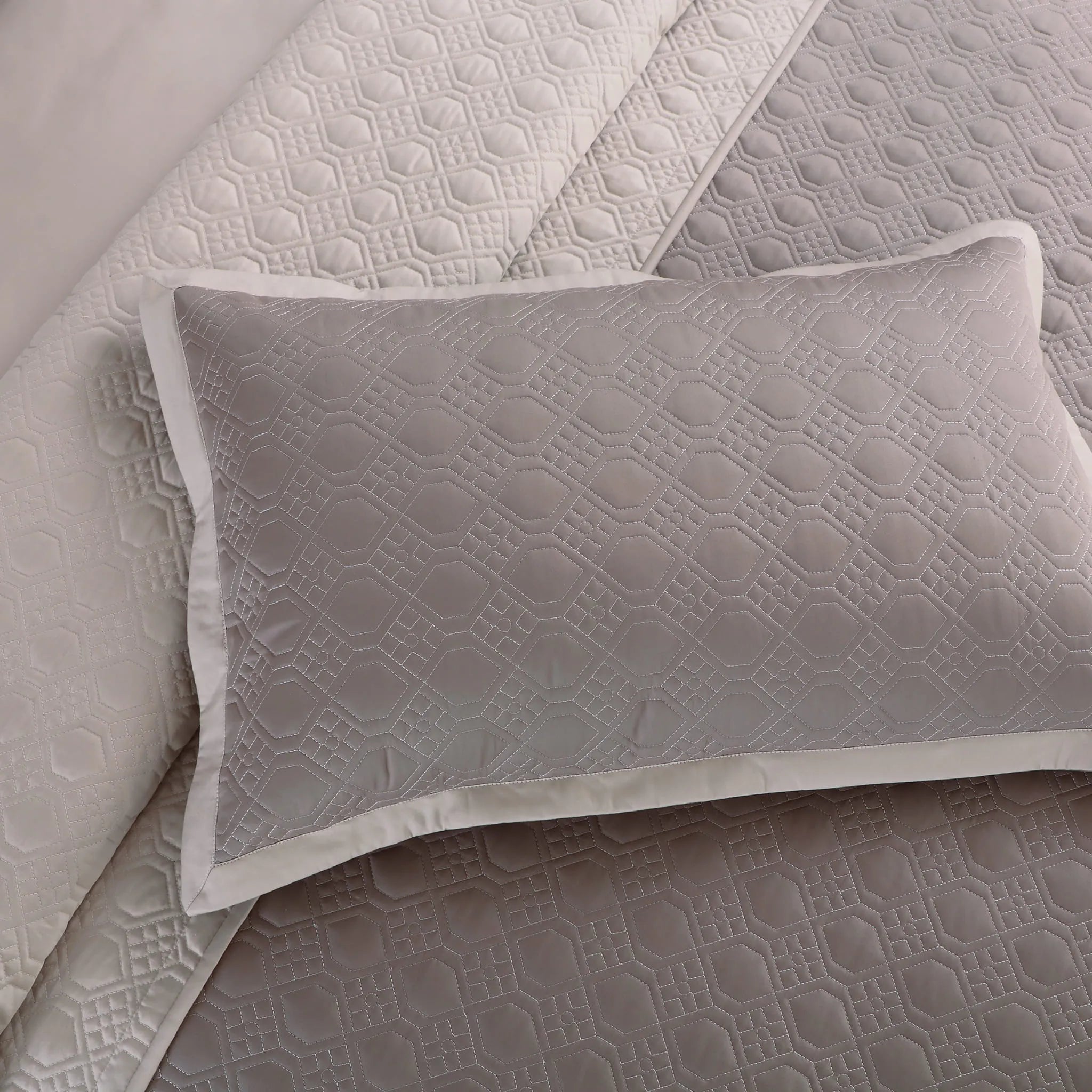 Malako Luxe 550 TC 100% Cotton Taupe & Beige Solid King Size Reversible Bedspread Set