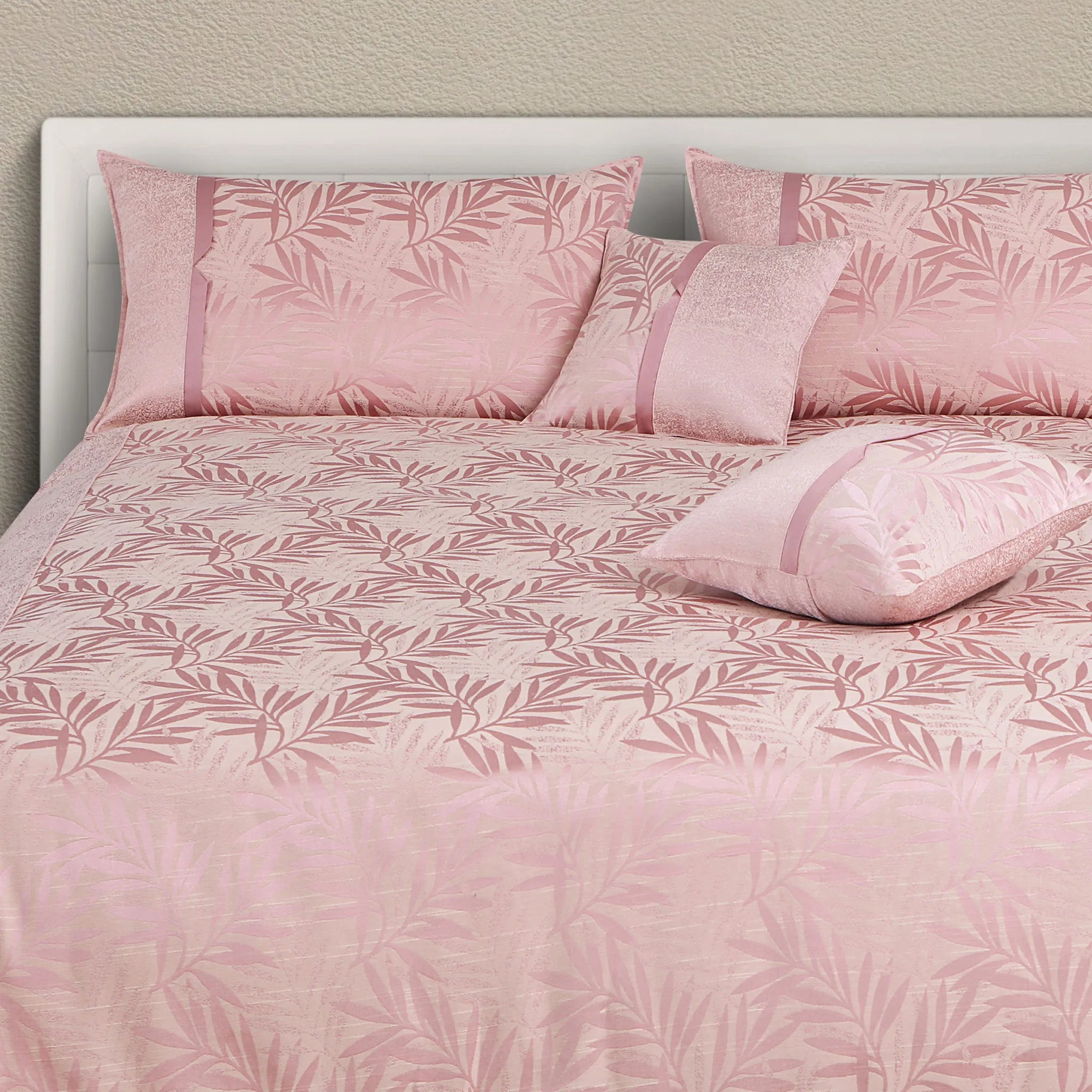 Polycotton Pink Jacquard Bedcover with Pillow & Cushion Covers