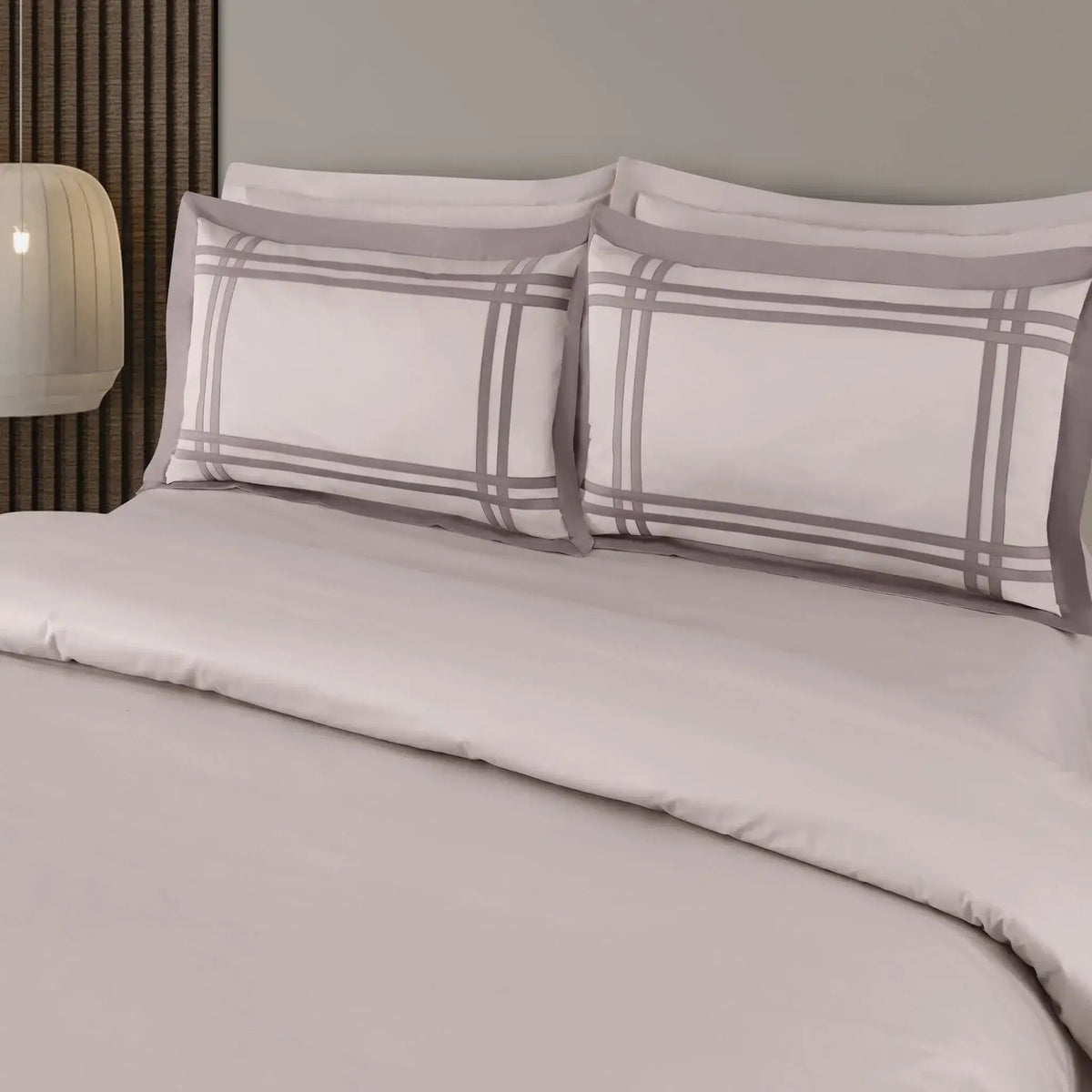 Malako Luxe: Bodo Collection 550TC Beige 100% Cotton Super King Size Bedding - MALAKO