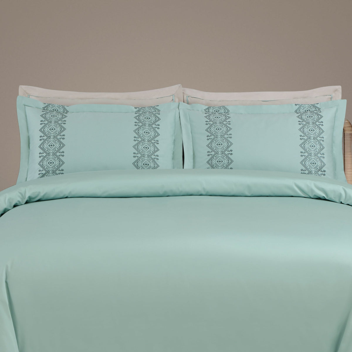 Malako Luxe Collection: 550 TC Mint Green Premium Embroidered Bedding - MALAKO