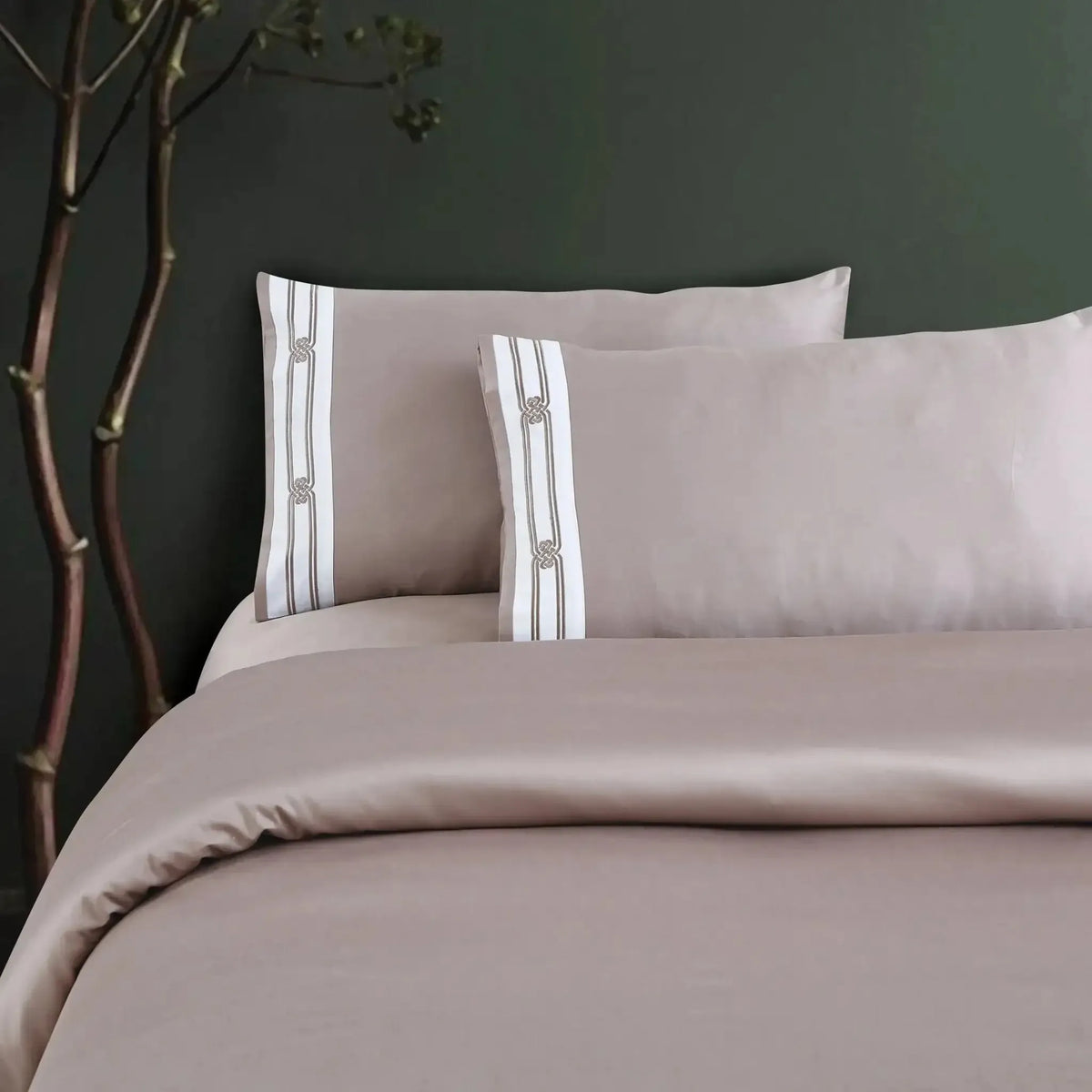Malako Luxe Collection: 550 TC Taupe Brown Premium Embroidered Bedding