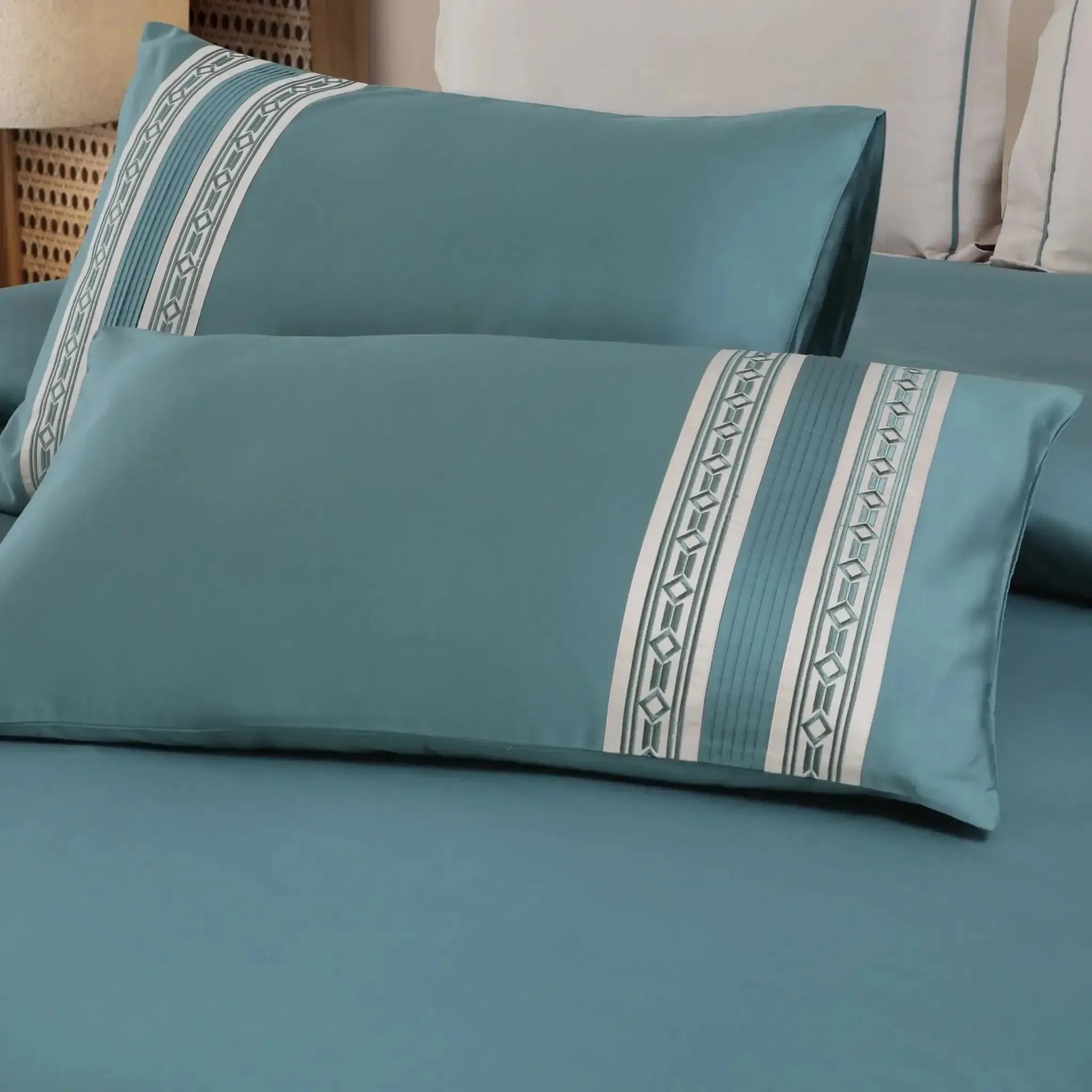 Malako Luxe Collection 550 TC Teal Green Premium Embroidered Bedding