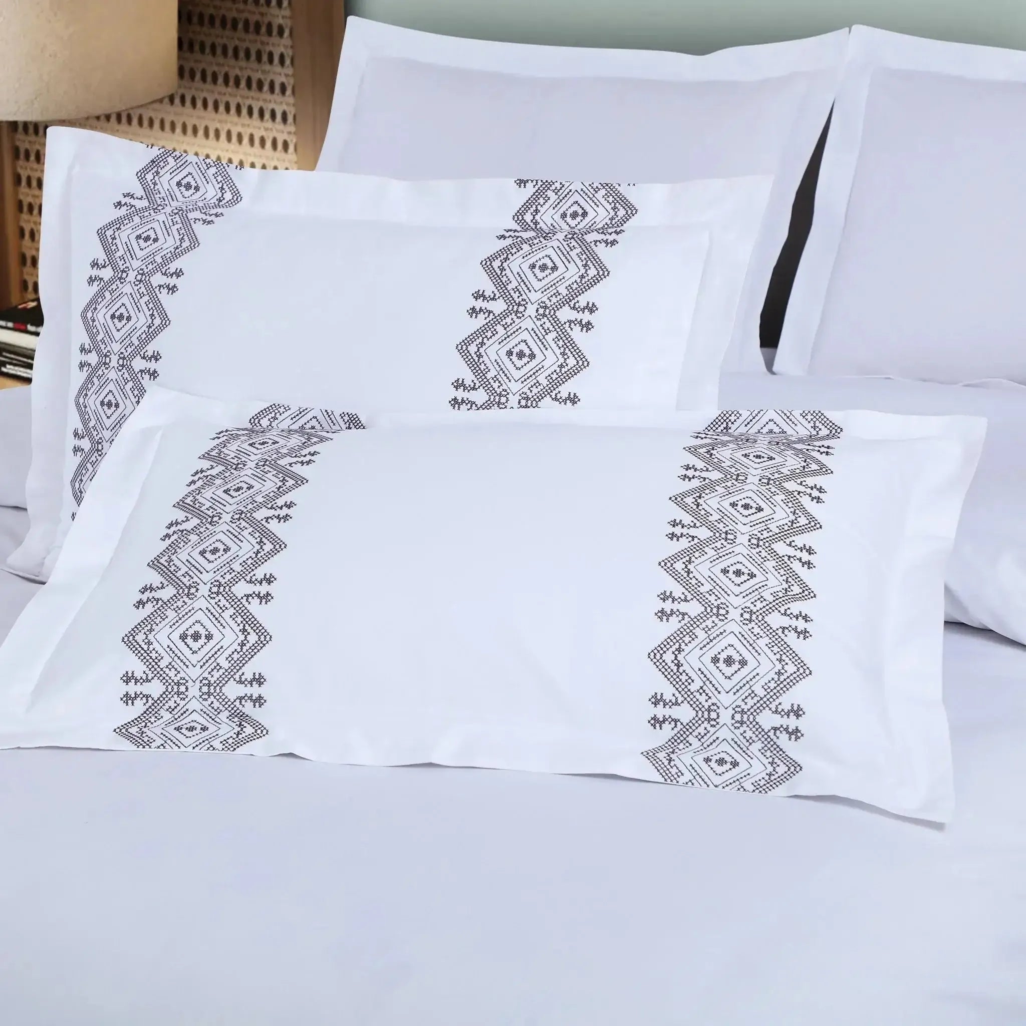 Malako Luxe Collection 550 TC White Premium Embroidered Bedding