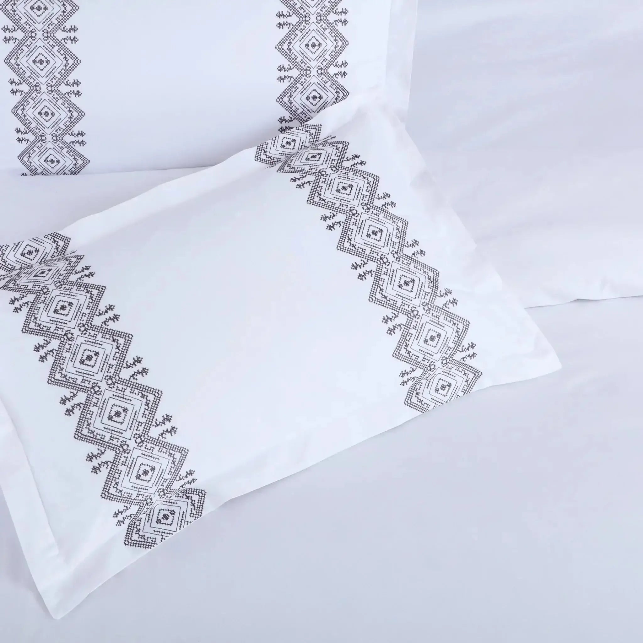 Malako Luxe Collection 550 TC White Premium Embroidered Bedding
