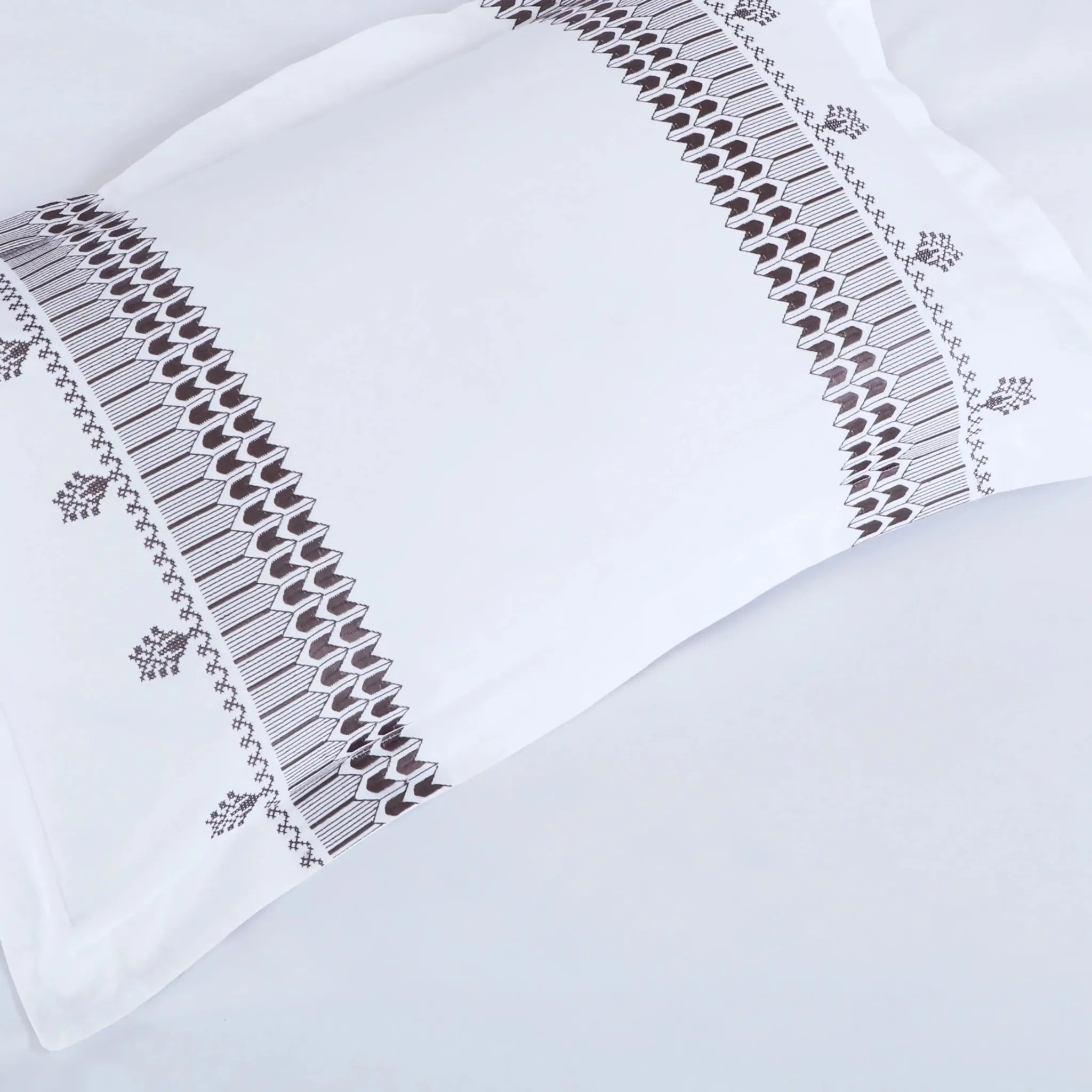 Malako Luxe Collection 550 TC White Premium Embroidered Bedding