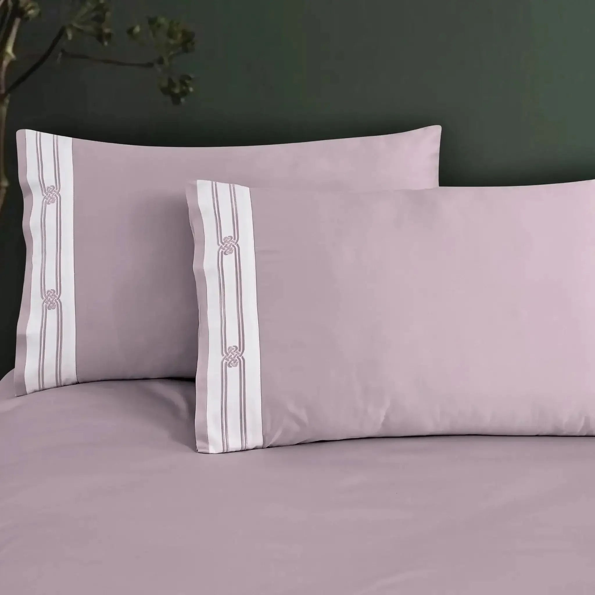 Malako Luxe Collection 550 TC Wine Premium Embroidered Bedding