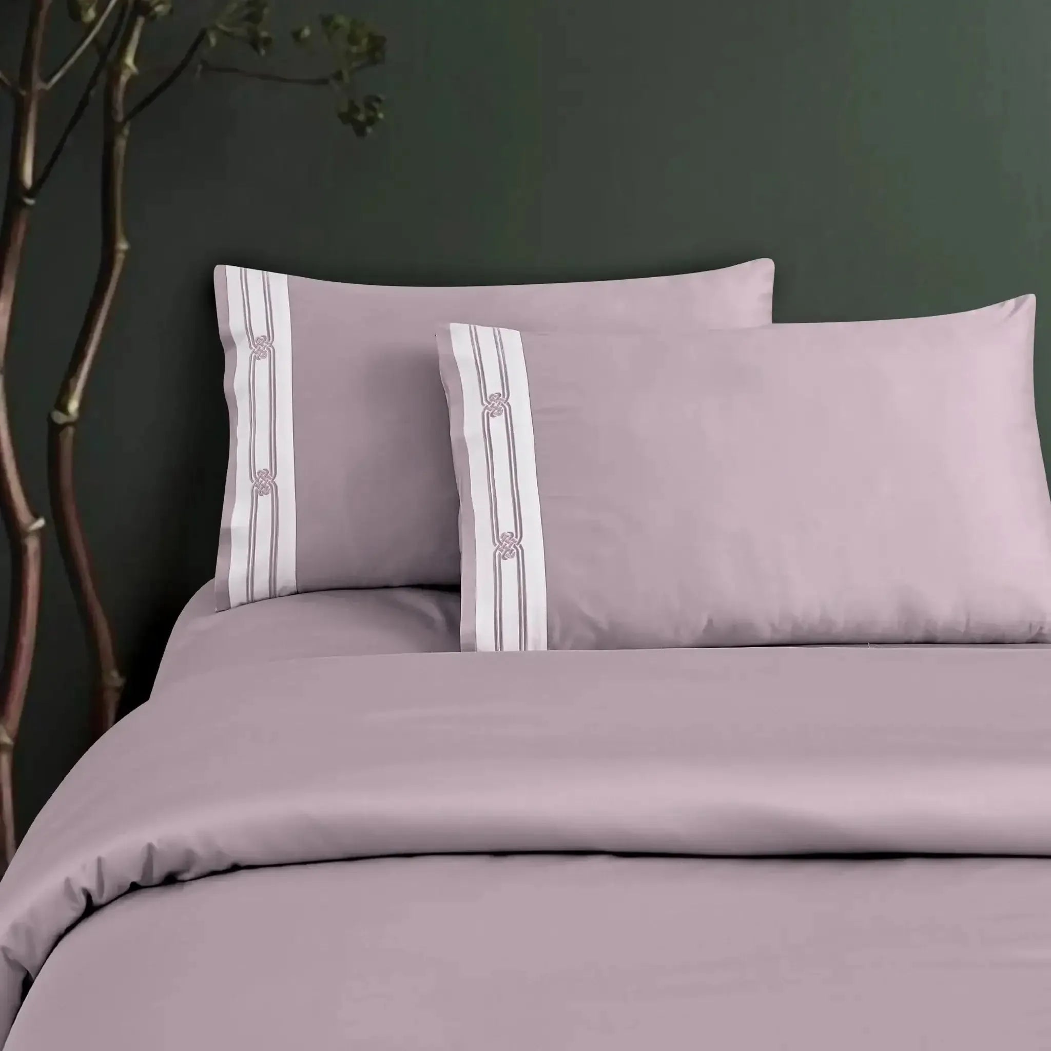 Malako Luxe Collection 550 TC Wine Premium Embroidered Bedding