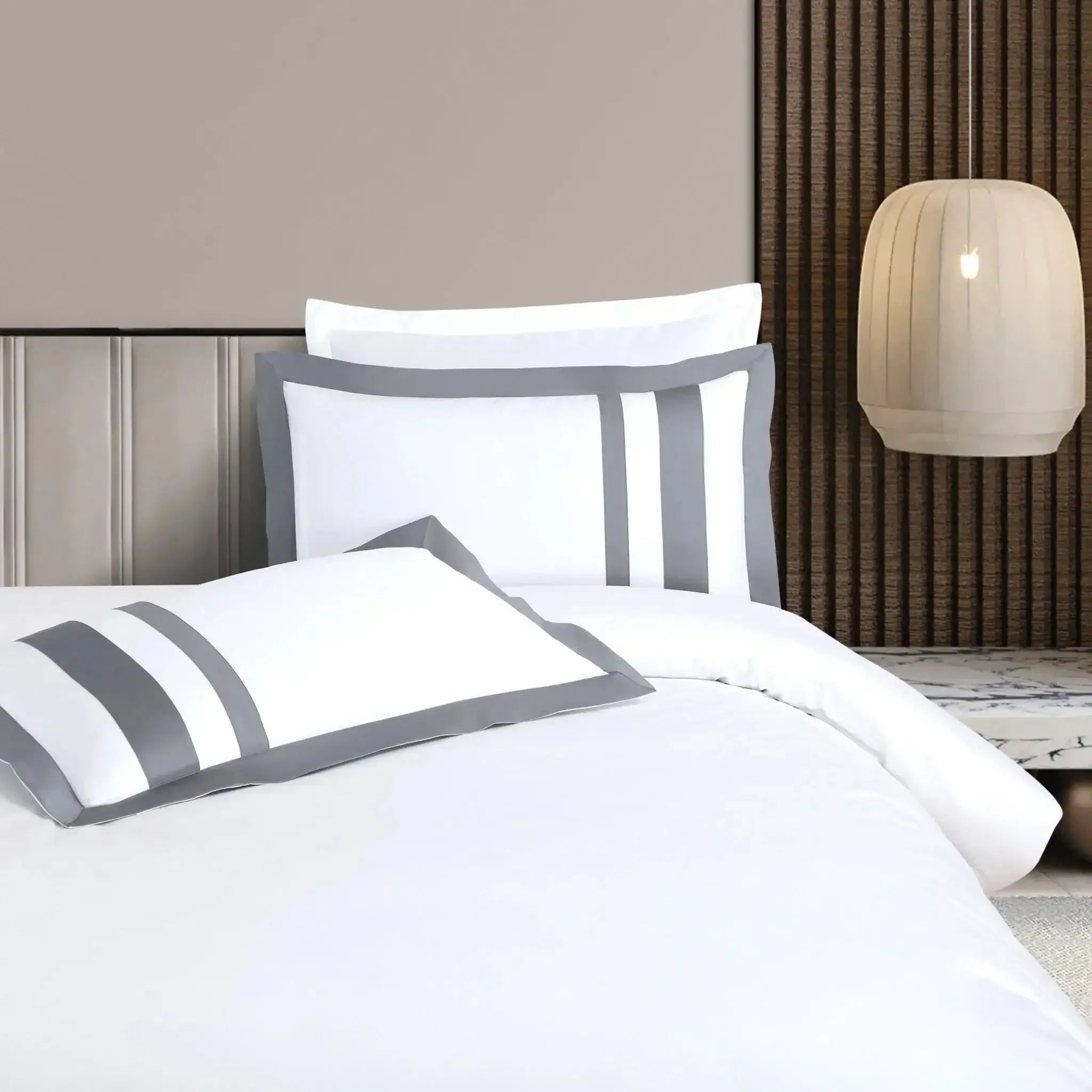 Malako Luxe: Oslo Collection 550TC White 100% Cotton Super King Size Duvet Cover Set