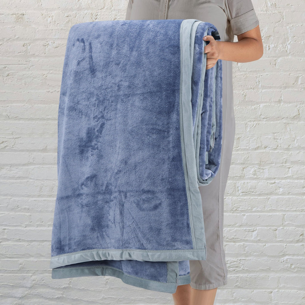 Malako Plush Blue Double Bed AC Blanket - MALAKO