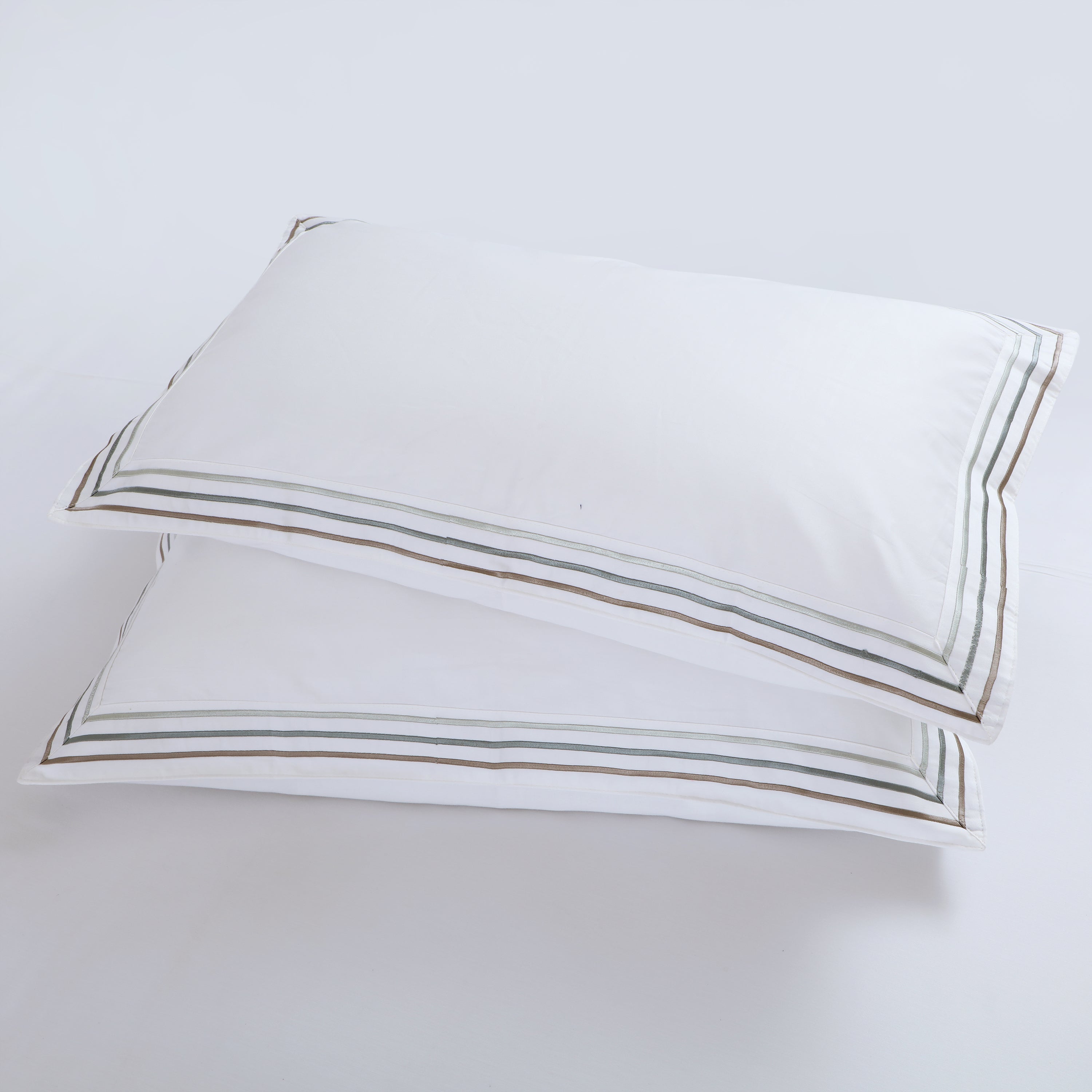 Petal Soft Vivid Embroidered Duvet Cover Set - White 100% Cotton King Size Duvet Set