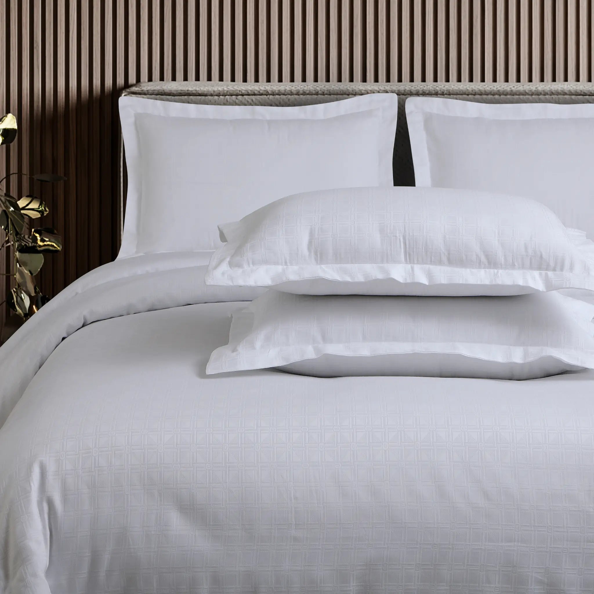 Malako Amalfi Jacquard White Abstract 500 TC 100% Cotton King Size Bed Sheet/Duvet Cover - MALAKO
