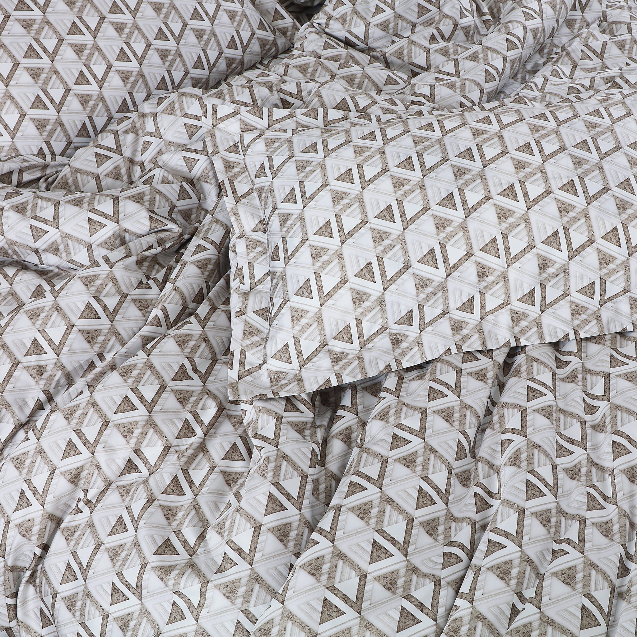 Malako Caèn Bedding Set - White & Beige Abstract 100% Cotton King Size Bedsheet With Comforter - MALAKO