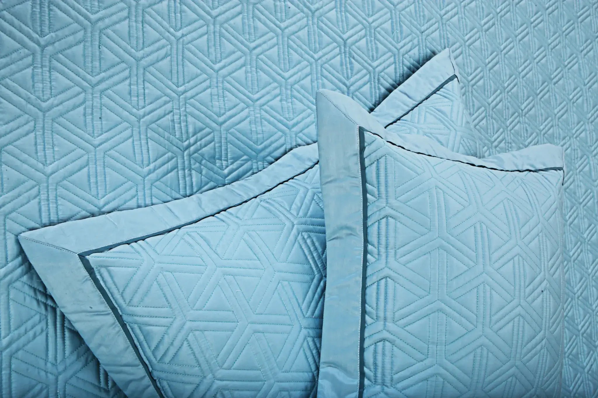 Malako Kairo 500 TC Maya Blue Solid King Size 100% Cotton Quilted Bed Cover Set - MALAKO