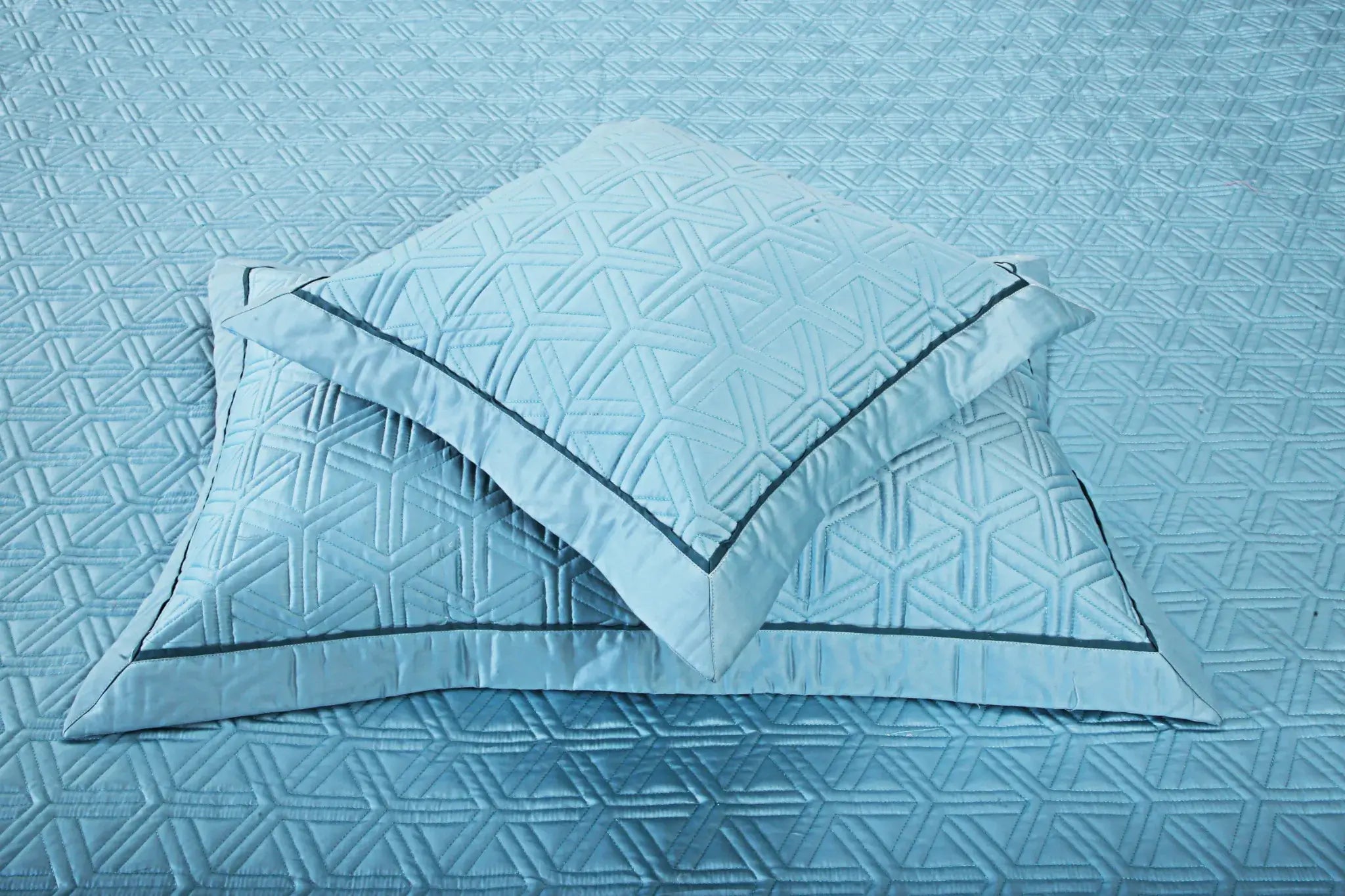 Malako Kairo 500 TC Maya Blue Solid King Size 100% Cotton Quilted Bed Cover Set - MALAKO