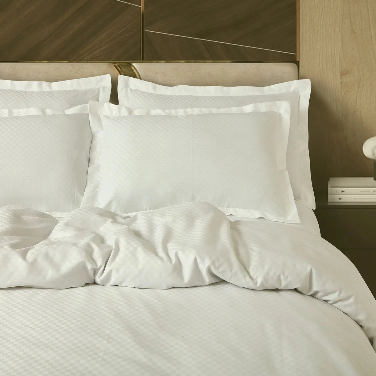 Malako Lyon Jacquard Off-White Checks 450 TC 100% Cotton King Size 7 Piece Duvet Cover Set - MALAKO