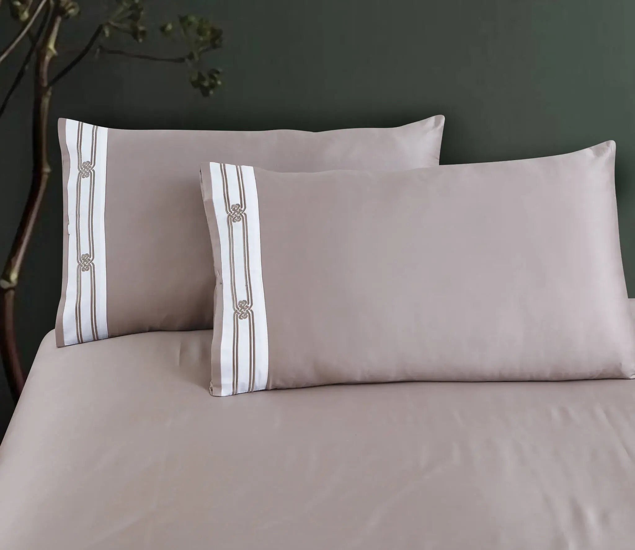 Malako Vivid Embroidered 500 TC King Size 100% Cotton Bed Sheets/Duvet Cover Sets - MALAKO