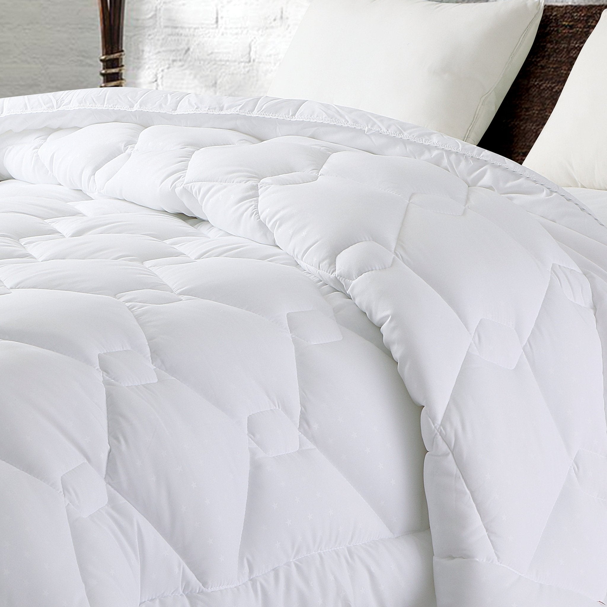 Malako Winter White Peached Star Quilt/Comforter (360 GSM) - MALAKO